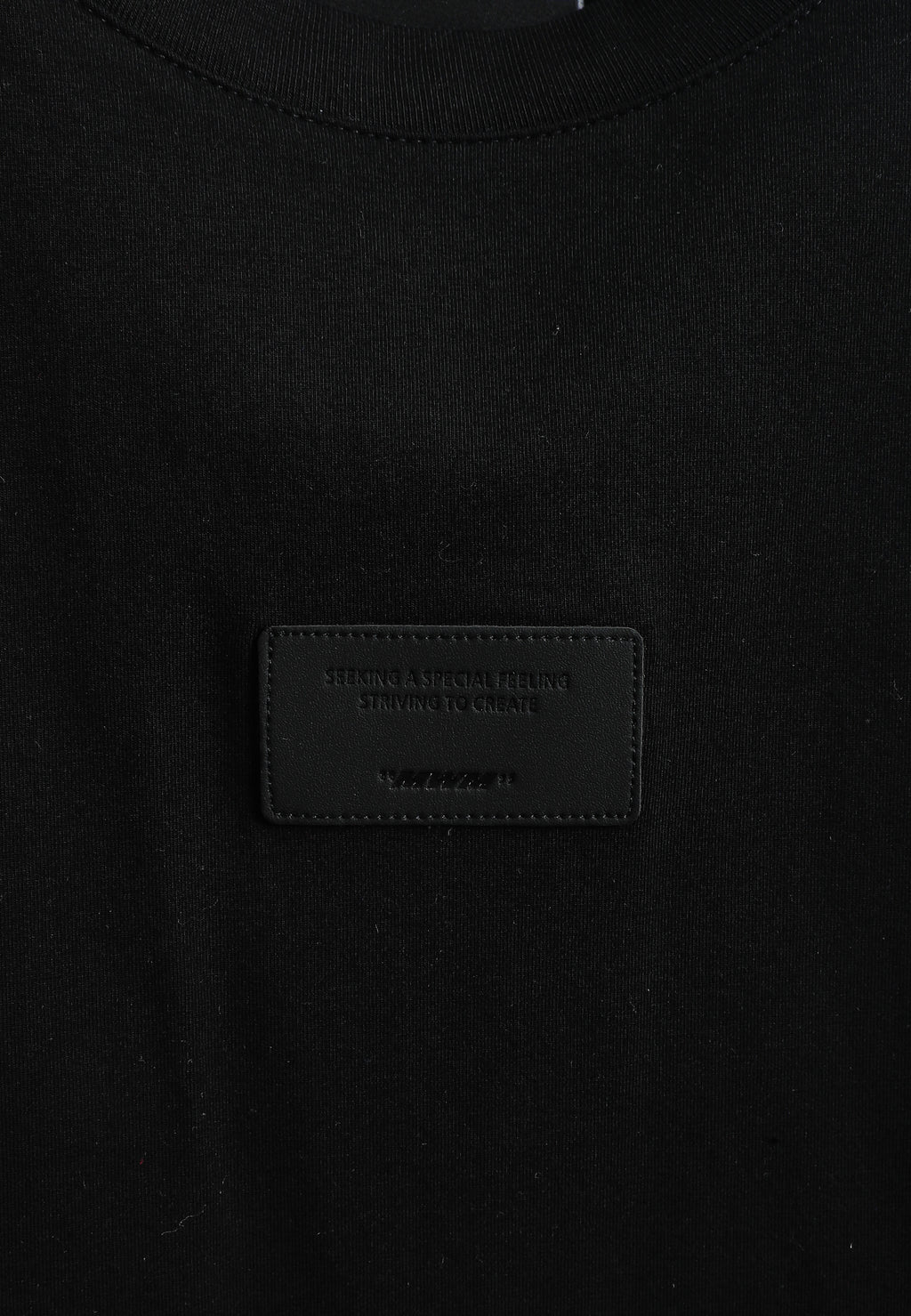 Camiseta Wings de corte relajado con parches Mini Wings en las mangas | MWM [PS_COLORS:BLACK]