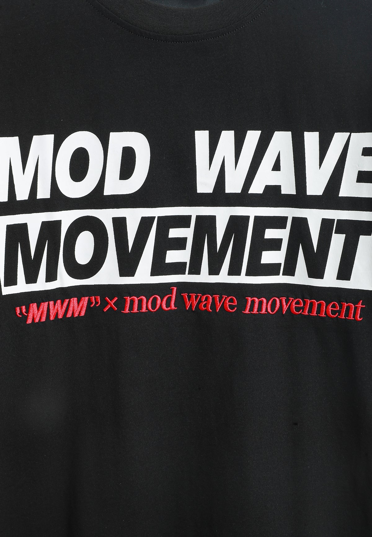 Camiseta TEDDY de corte regular con bordado frontal y print Streetwear Dog en la espalda | MWM [PS_COLORS:BLACK]