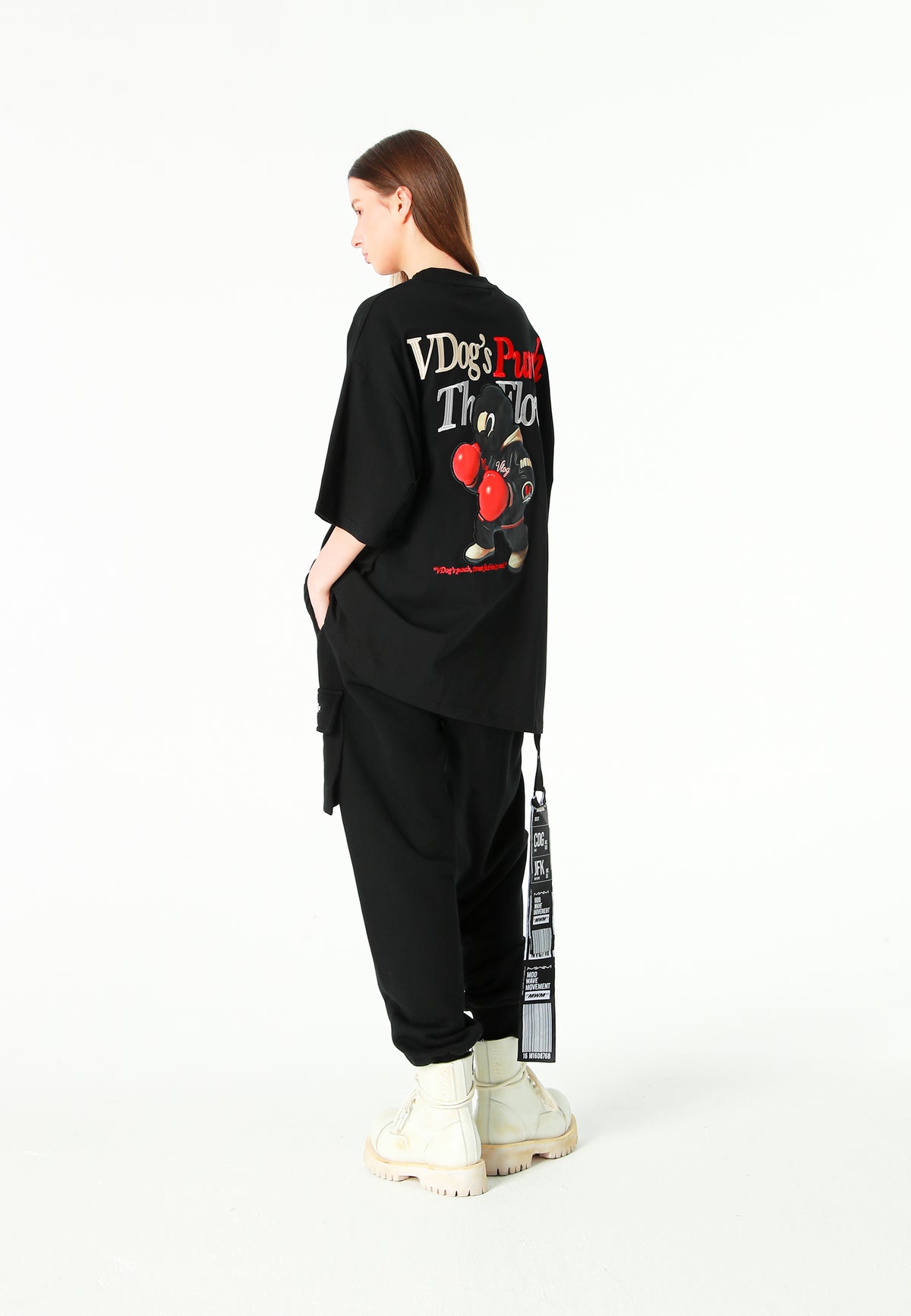 Camiseta Vanguard Dogs Punch de corte regular con print 3D en la espalda | MWM [PS_COLORS:BLACK]