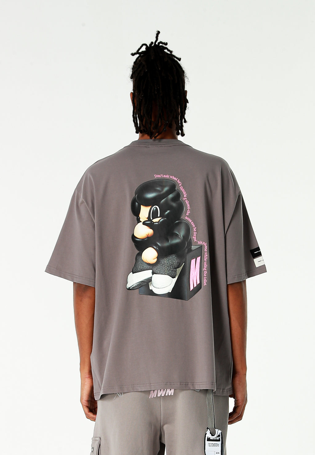 Camiseta Vanguard Dogs Thinker de corte relajado con print y frases bordadas | MWM [PS_COLORS:GREY]