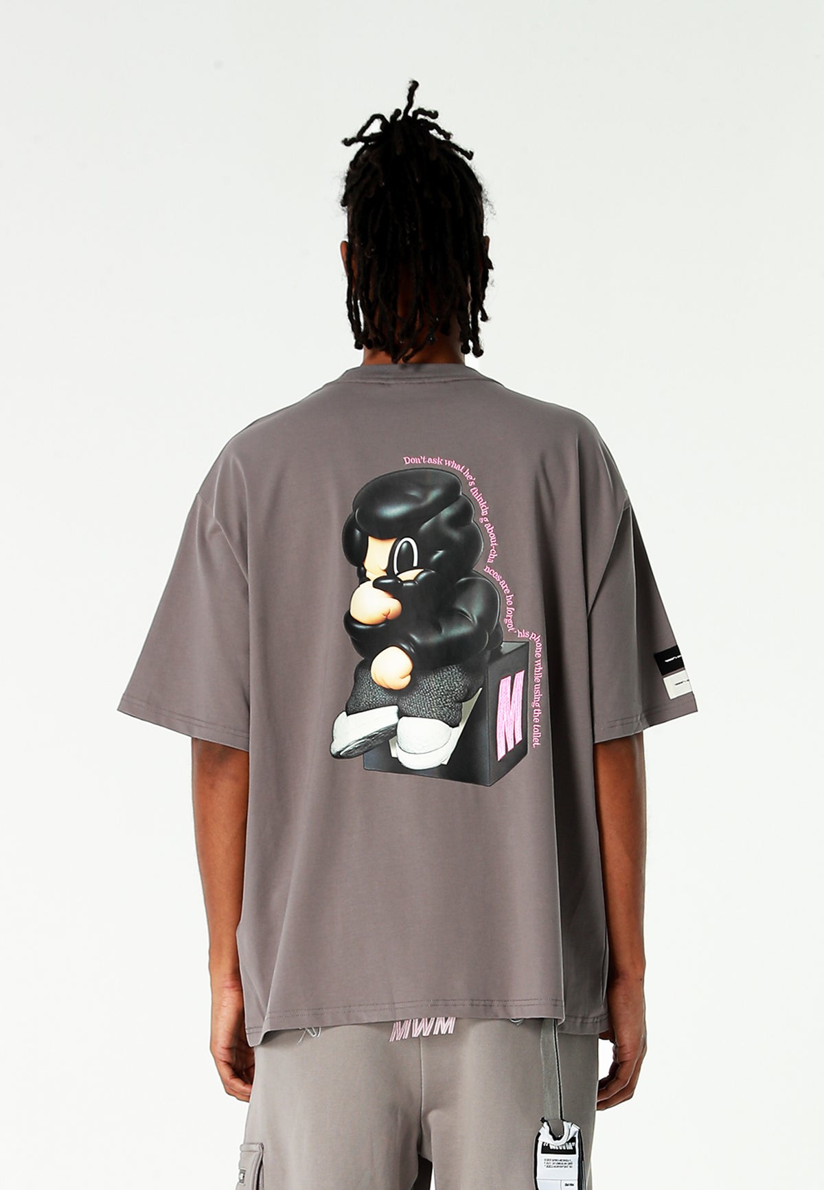 Camiseta Vanguard Dogs Thinker de corte relajado con print y frases bordadas | MWM [PS_COLORS:GREY]