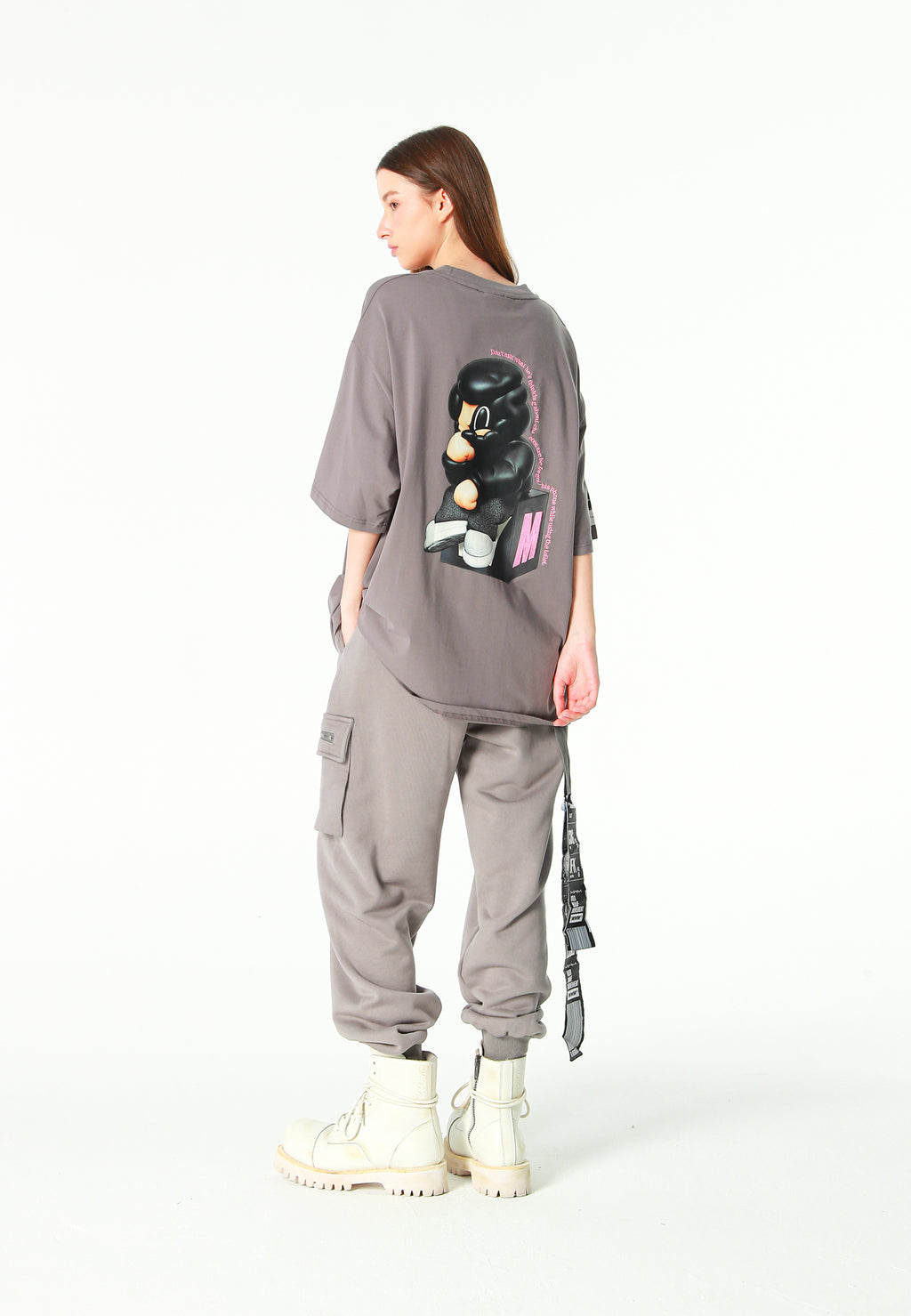 Camiseta Vanguard Dogs Thinker de corte relajado con print y frases bordadas | MWM [PS_COLORS:GREY]