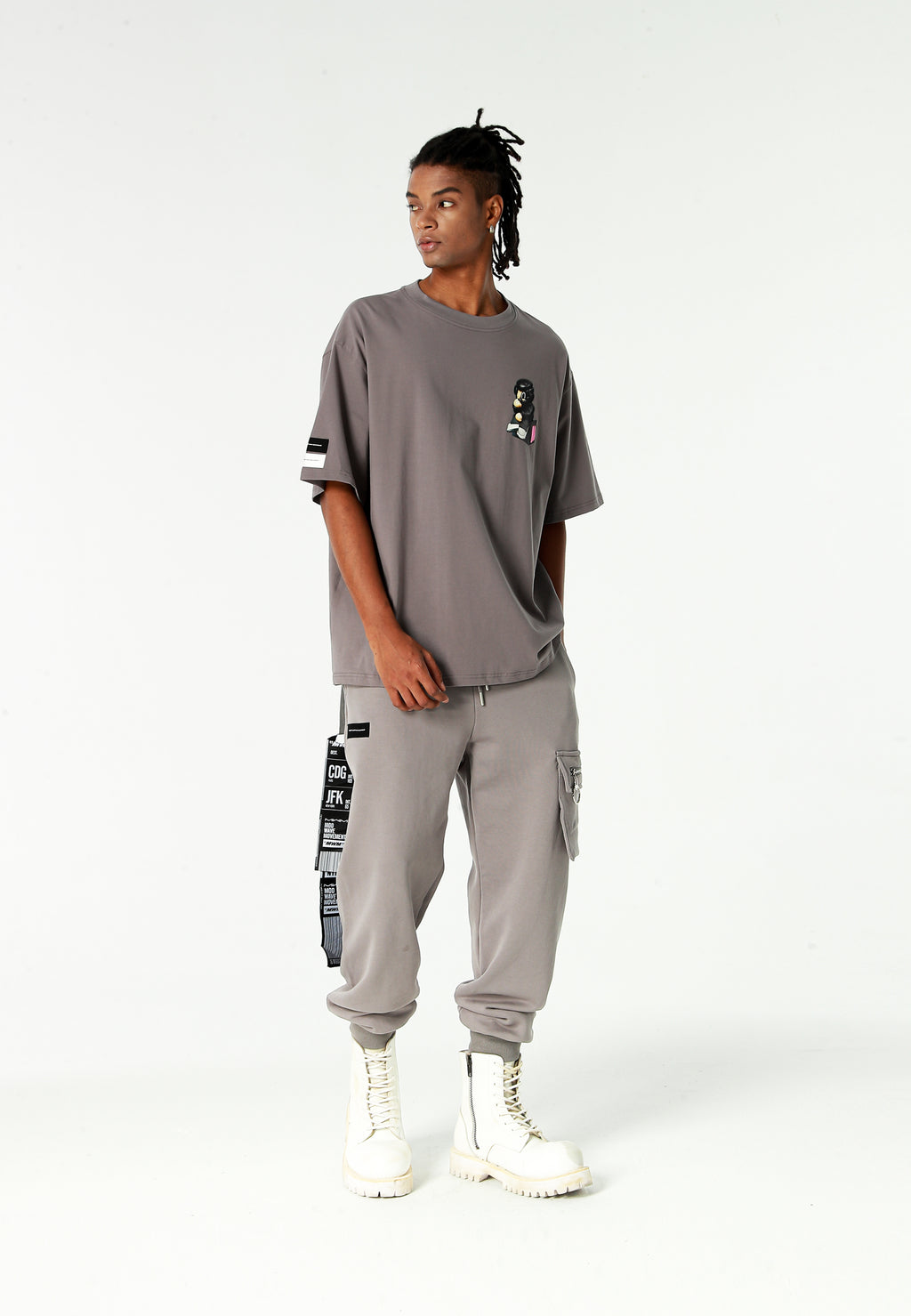 Camiseta Vanguard Dogs Thinker de corte relajado con print y frases bordadas | MWM [PS_COLORS:GREY]