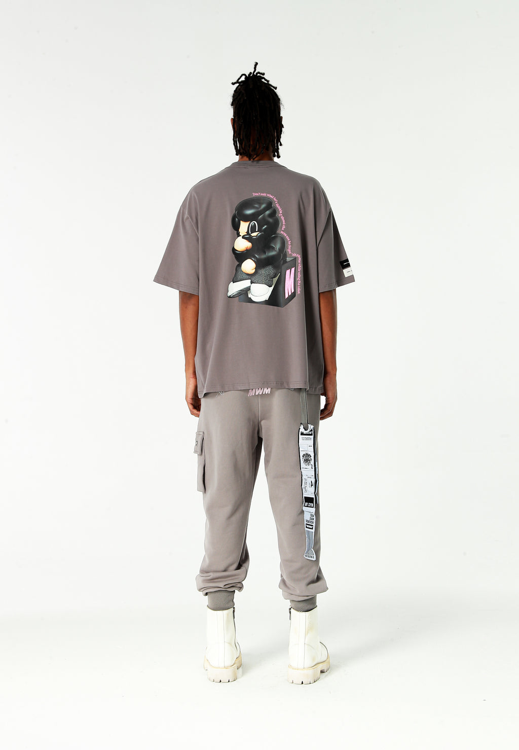Camiseta Vanguard Dogs Thinker de corte relajado con print y frases bordadas | MWM [PS_COLORS:GREY]