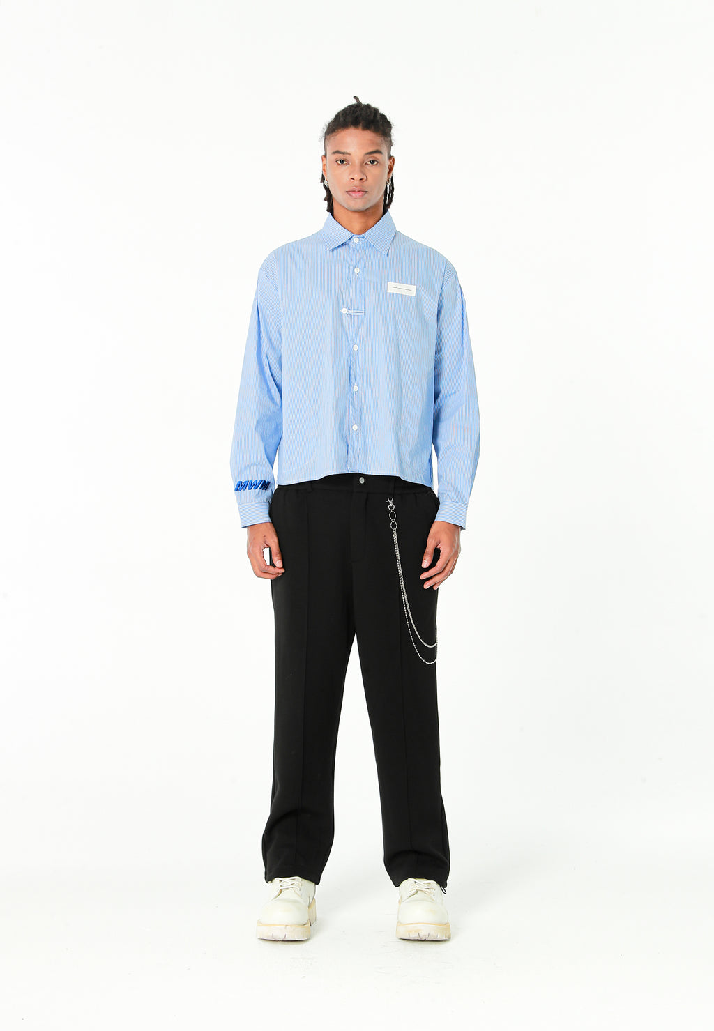Pantalón Básico con pinzas, bajos ajustables y cadena lateral | MWM [PS_COLORS:BLACK]