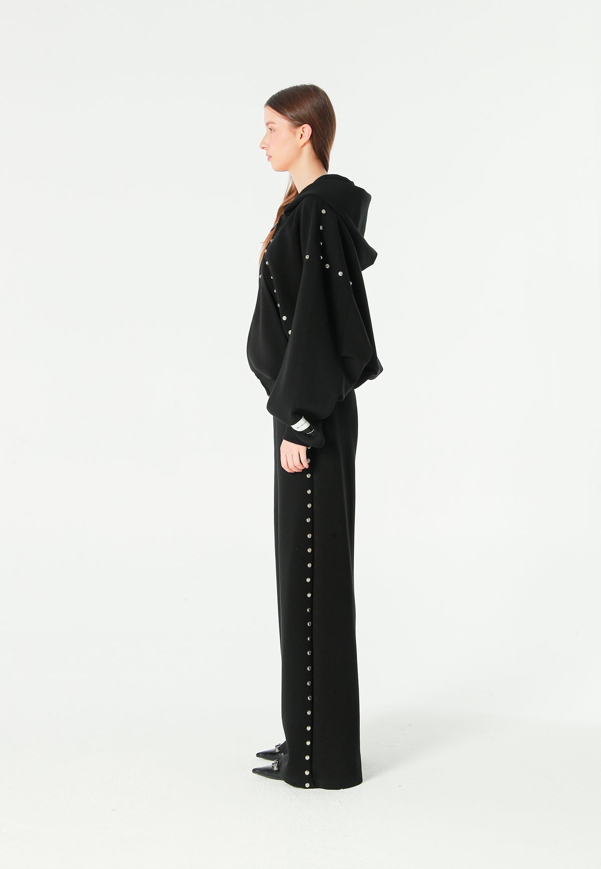 Pantalón palazzo de mujer de pierna ancha con efecto faja y tachuelas laterales | MWM [PS_COLORS:BLACK]