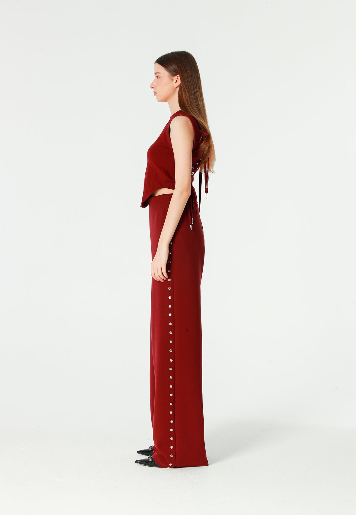 Pantalón palazzo de mujer de pierna ancha con efecto faja y tachuelas laterales | MWM [PS_COLORS:BURGUNDY]