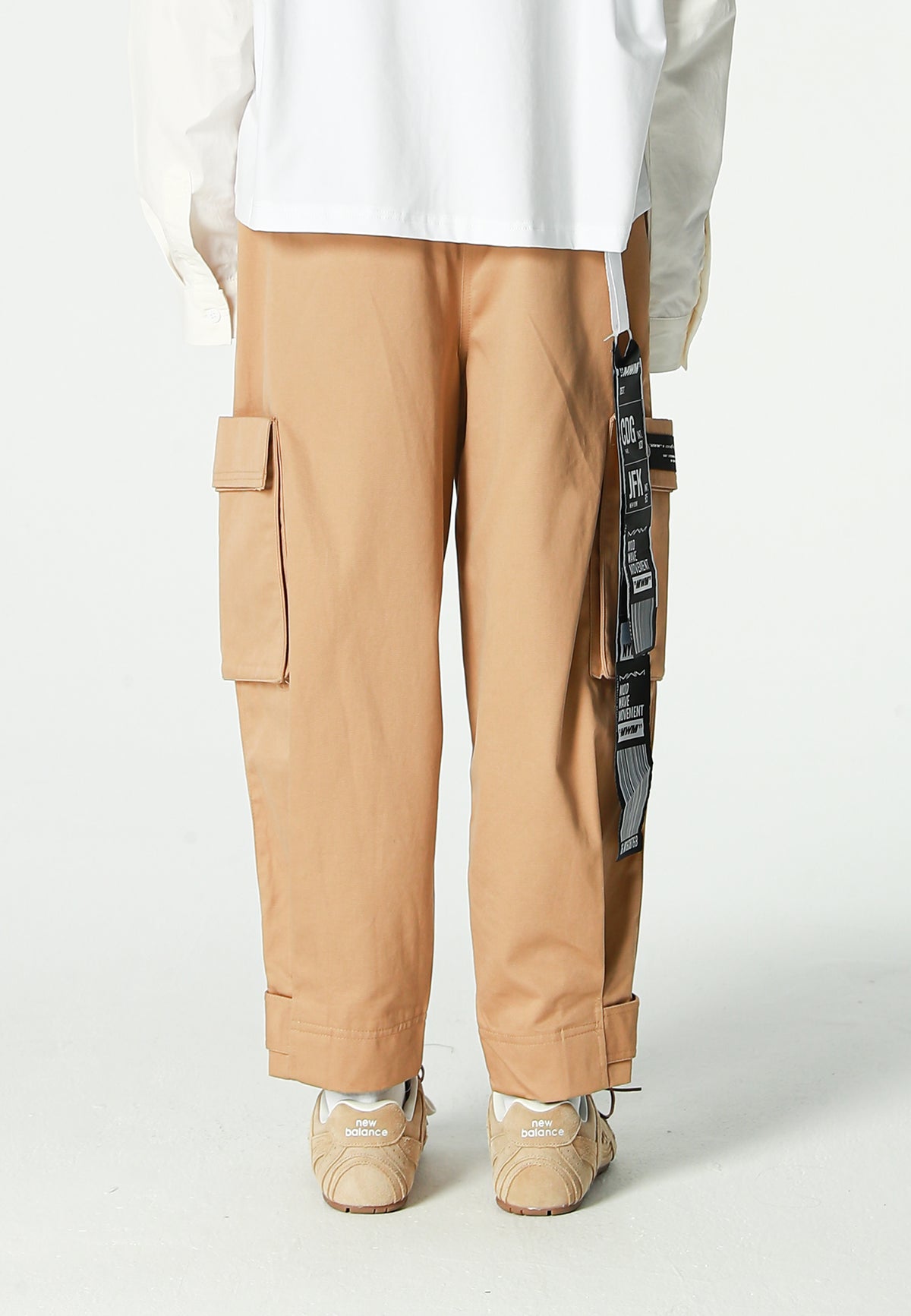 Pantalón cargo de corte relajado con doble cintura y bolsillos laterales | MWM [PS_COLORS:BEIGE]