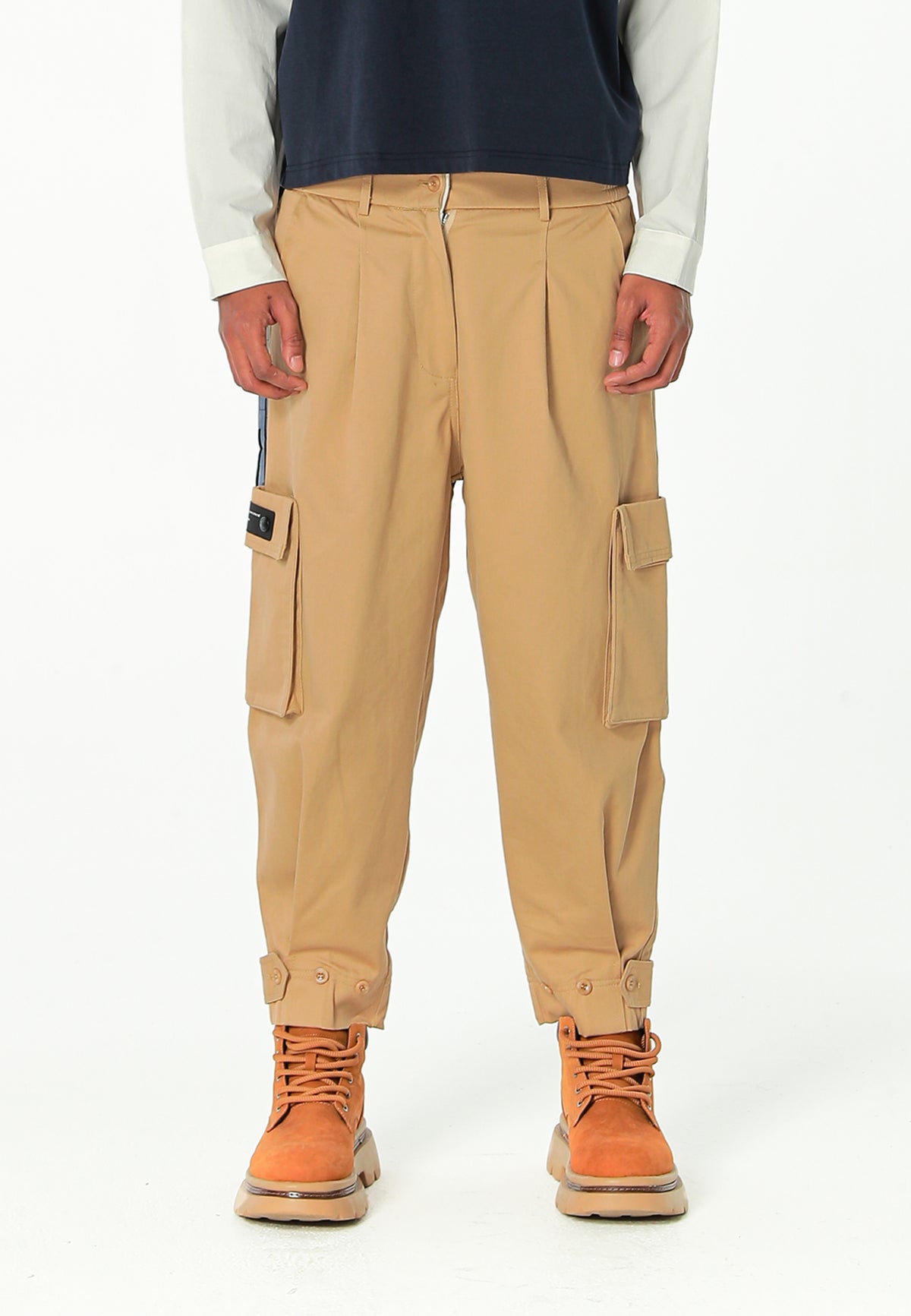 Pantalón cargo de corte relajado con doble cintura y bolsillos laterales | MWM [PS_COLORS:BEIGE]