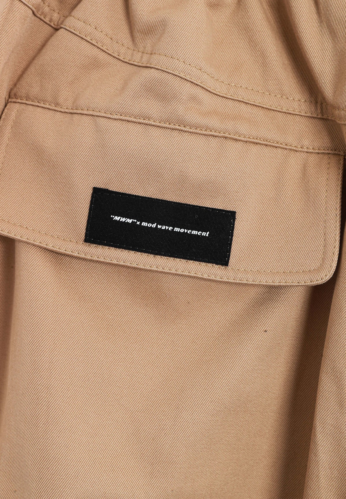 Pantalón cargo de corte relajado con doble cintura y bolsillos laterales | MWM [PS_COLORS:BEIGE]