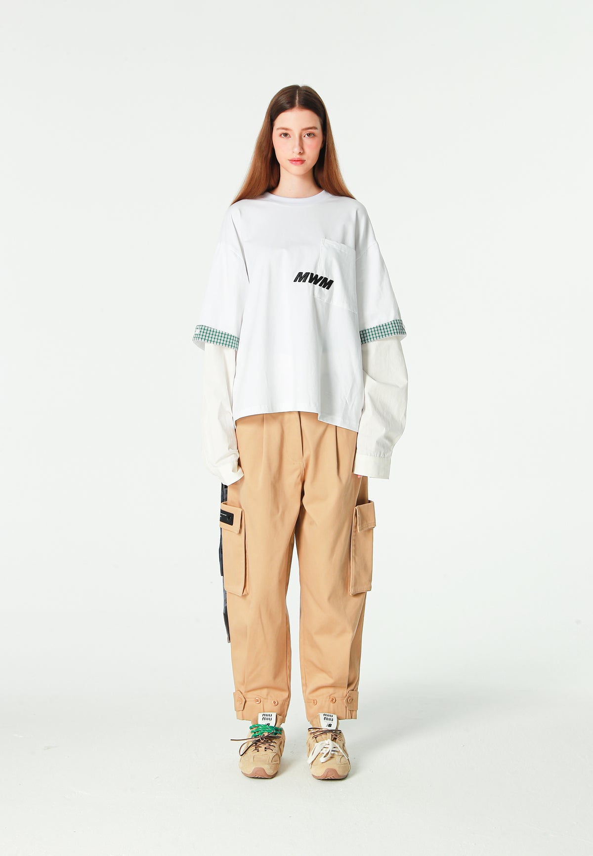 Pantalón cargo de corte relajado con doble cintura y bolsillos laterales | MWM [PS_COLORS:BEIGE]