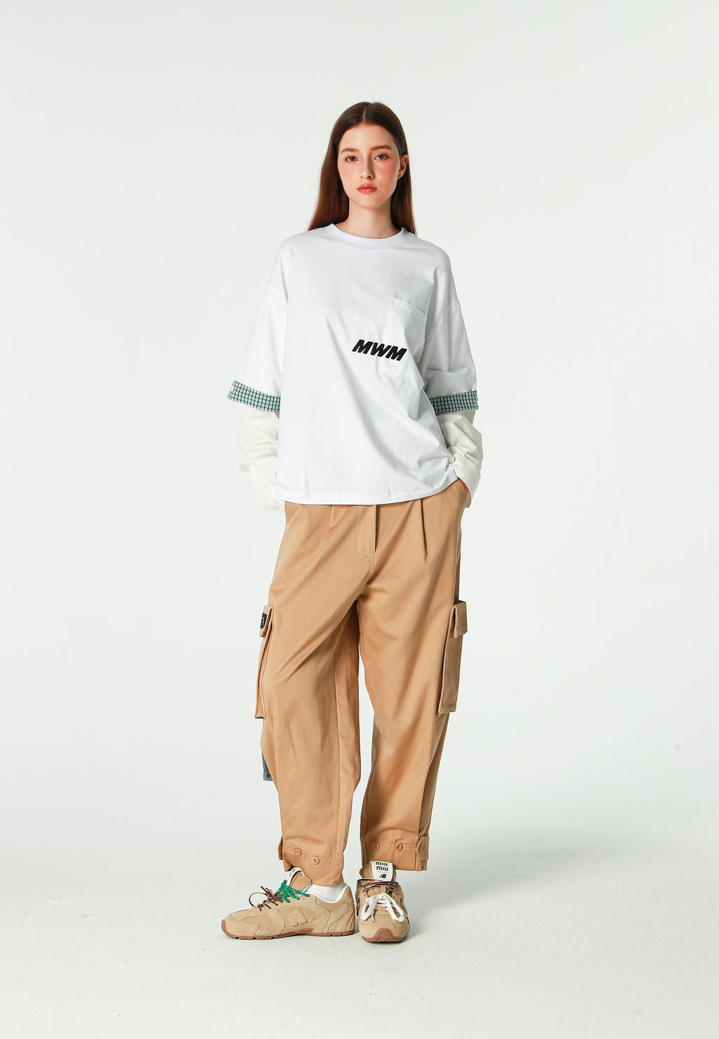 Pantalón cargo de corte relajado con doble cintura y bolsillos laterales | MWM [PS_COLORS:BEIGE]