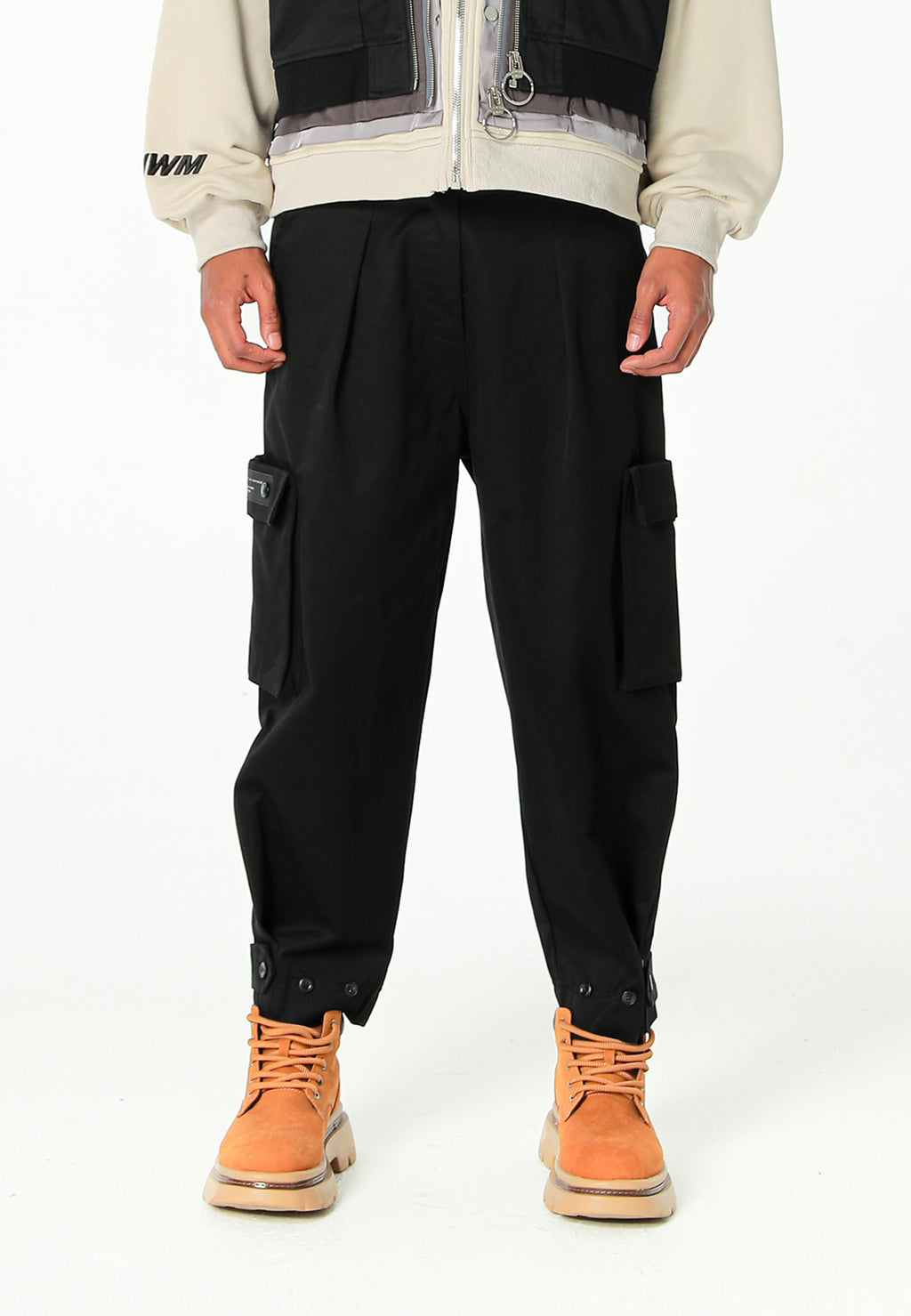 Pantalón cargo de corte relajado con doble cintura y bolsillos laterales | MWM [PS_COLORS:BLACK]