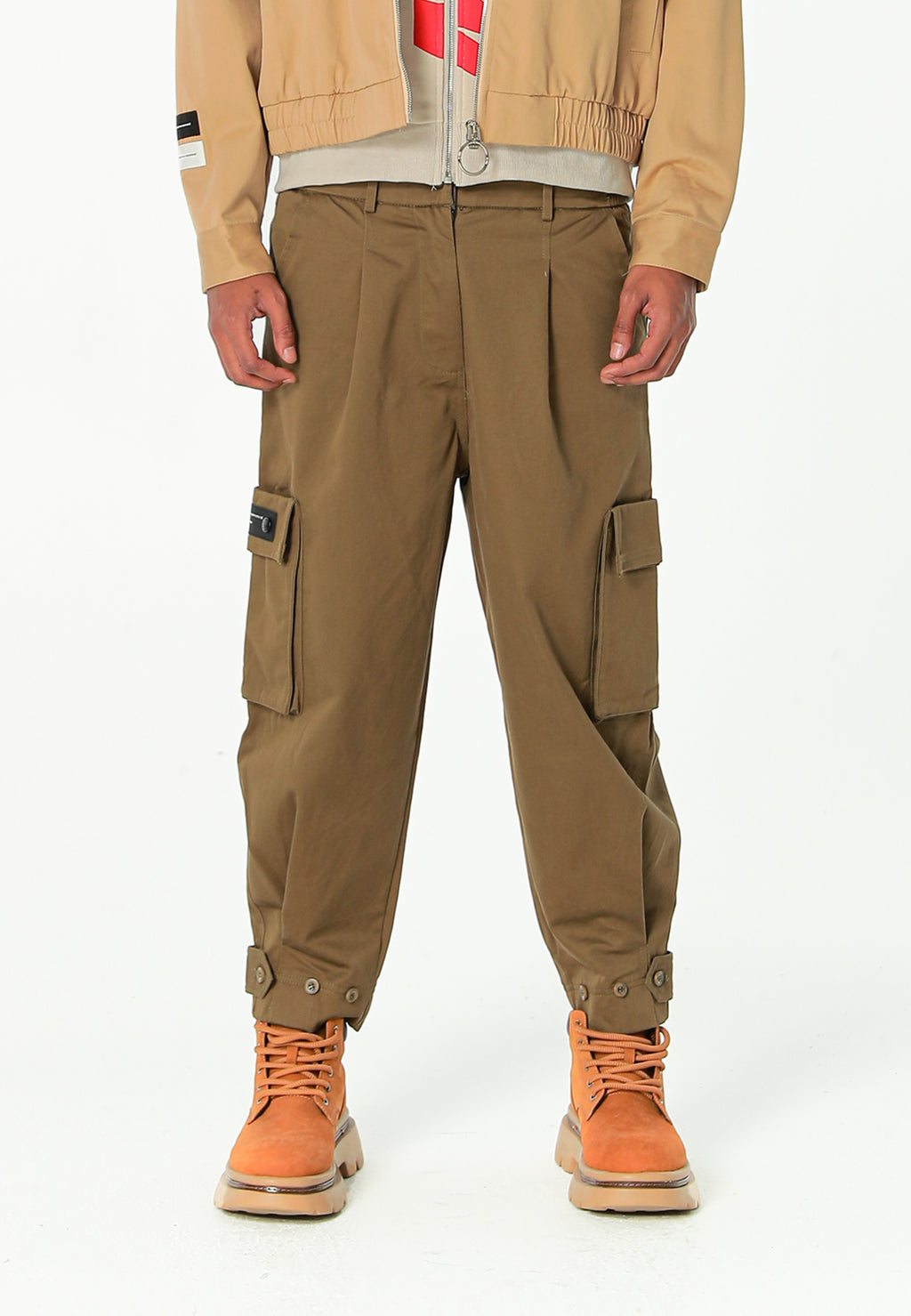 Pantalón cargo de corte relajado con doble cintura y bolsillos laterales | MWM [PS_COLORS:KHAKI]
