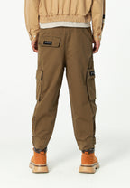 Pantalón cargo de corte relajado con doble cintura y bolsillos laterales | MWM [PS_COLORS:KHAKI]