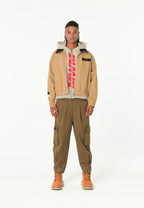 Pantalón cargo de corte relajado con doble cintura y bolsillos laterales | MWM [PS_COLORS:KHAKI]