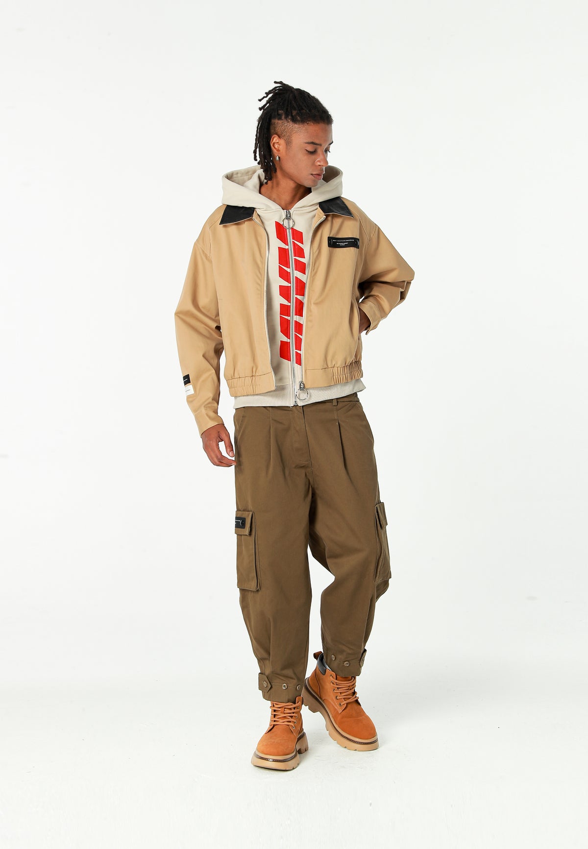 Pantalón cargo de corte relajado con doble cintura y bolsillos laterales | MWM [PS_COLORS:KHAKI]