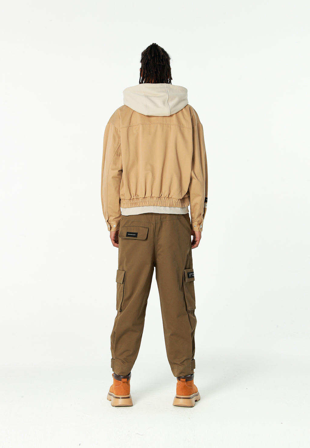 Pantalón cargo de corte relajado con doble cintura y bolsillos laterales | MWM [PS_COLORS:KHAKI]