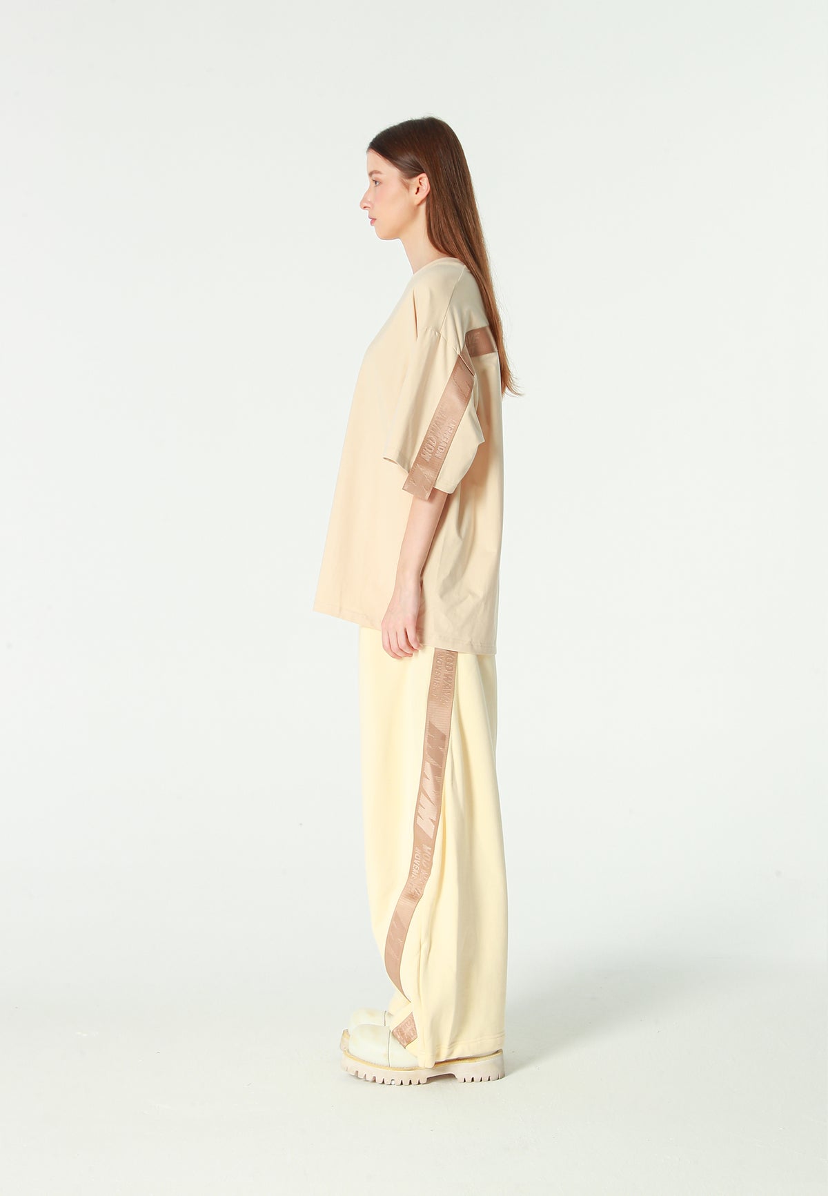 Pantalón barrel con cintas asimétricas MWM y bajos ajustables | MWM [PS_COLORS:BEIGE]