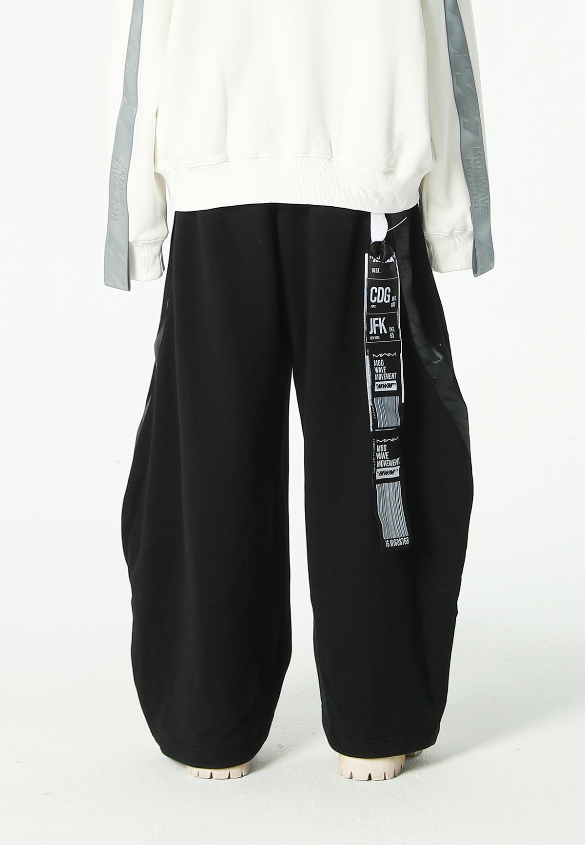 Pantalón barrel con cintas asimétricas MWM y bajos ajustables | MWM [PS_COLORS:BLACK]