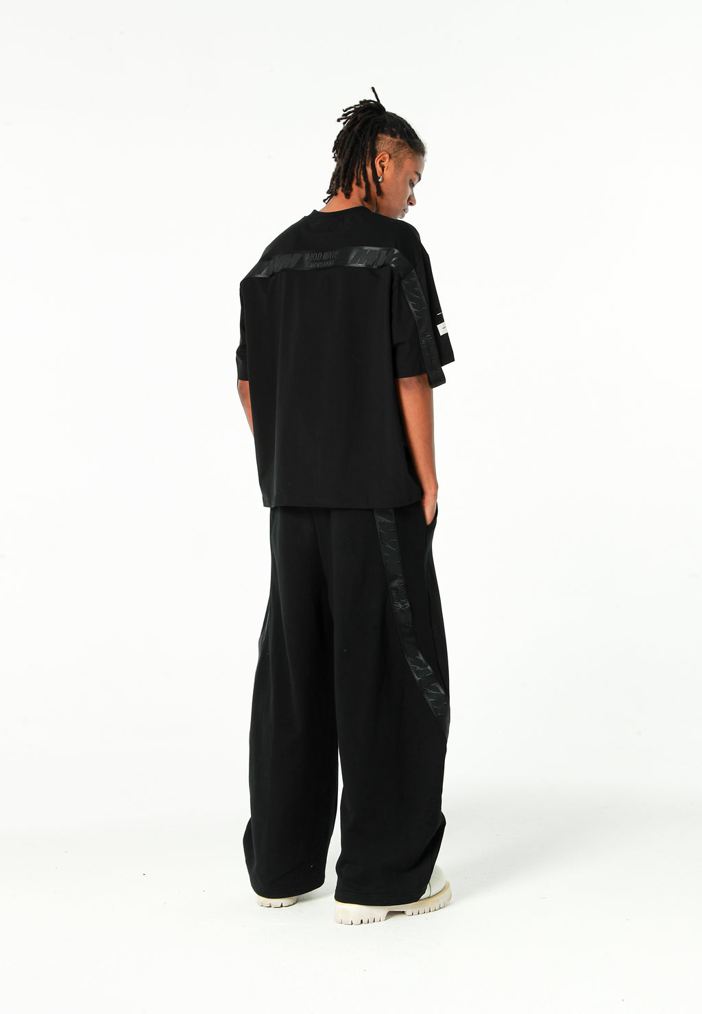 Pantalón barrel con cintas asimétricas MWM y bajos ajustables | MWM [PS_COLORS:BLACK]