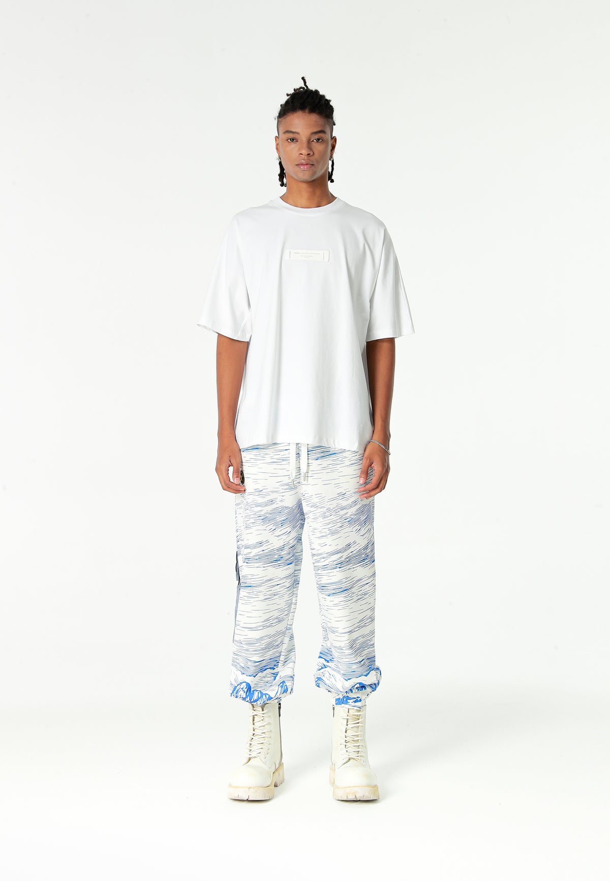 Pantalón jogger con paisaje alpino full-print y cintura elástica | MWM [PS_COLORS:BLUE]