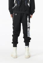 Pantalón jogger Wings con parches de estrellas y cadena lateral | MWM [PS_COLORS:BLACK]