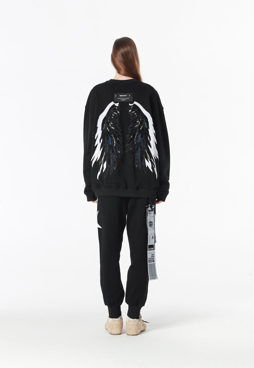 Pantalón jogger Wings con parches de estrellas y cadena lateral | MWM [PS_COLORS:BLACK]