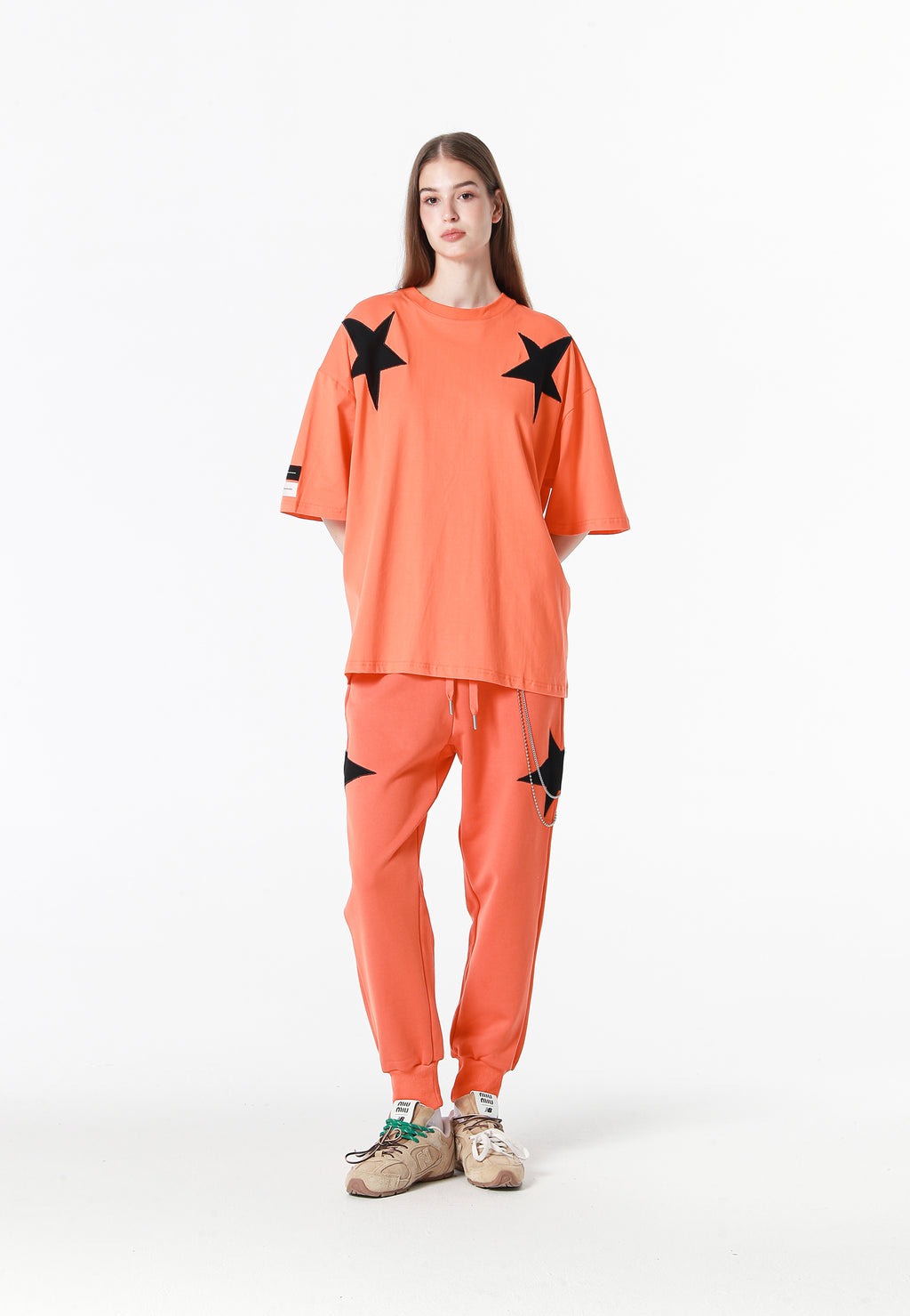 Pantalón jogger Wings con parches de estrellas y cadena lateral | MWM [PS_COLORS:ORANGE]
