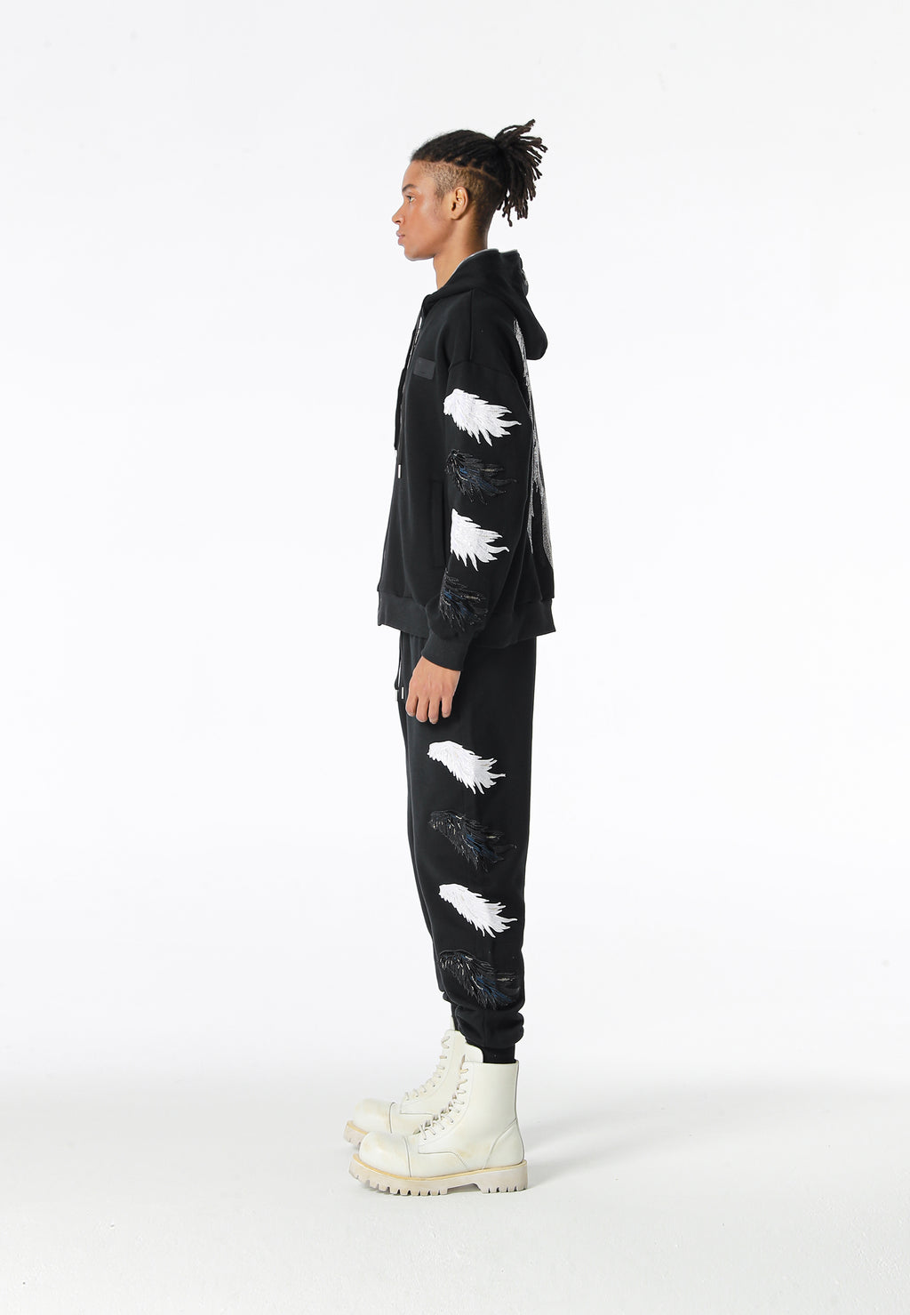 Pantalón jogger Wings con parches Mini Wings en los laterales | MWM [PS_COLORS:BLACK]