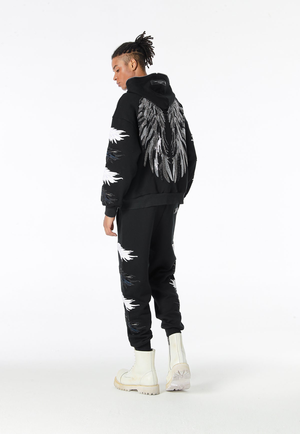 Pantalón jogger Wings con parches Mini Wings en los laterales | MWM [PS_COLORS:BLACK]