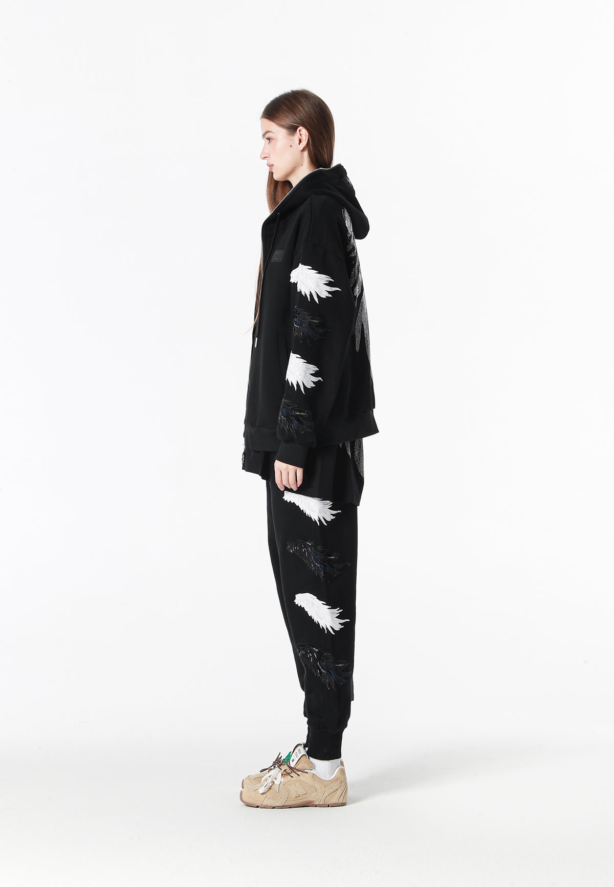 Pantalón jogger Wings con parches Mini Wings en los laterales | MWM [PS_COLORS:BLACK]