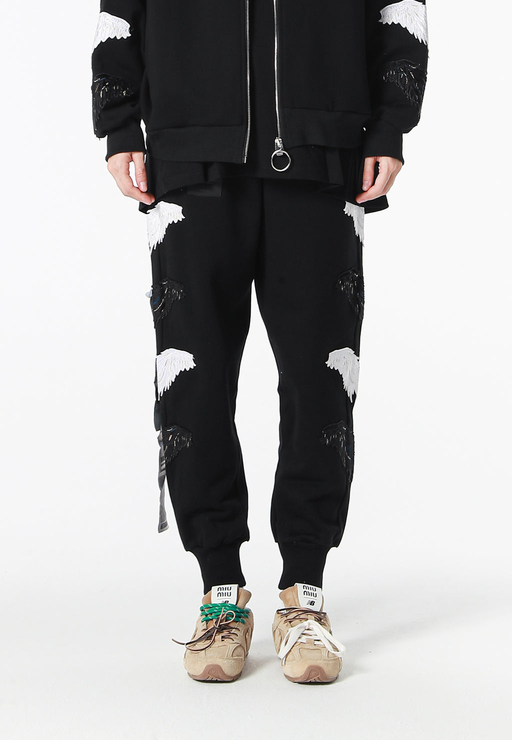Pantalón jogger Wings con parches Mini Wings en los laterales | MWM [PS_COLORS:BLACK]