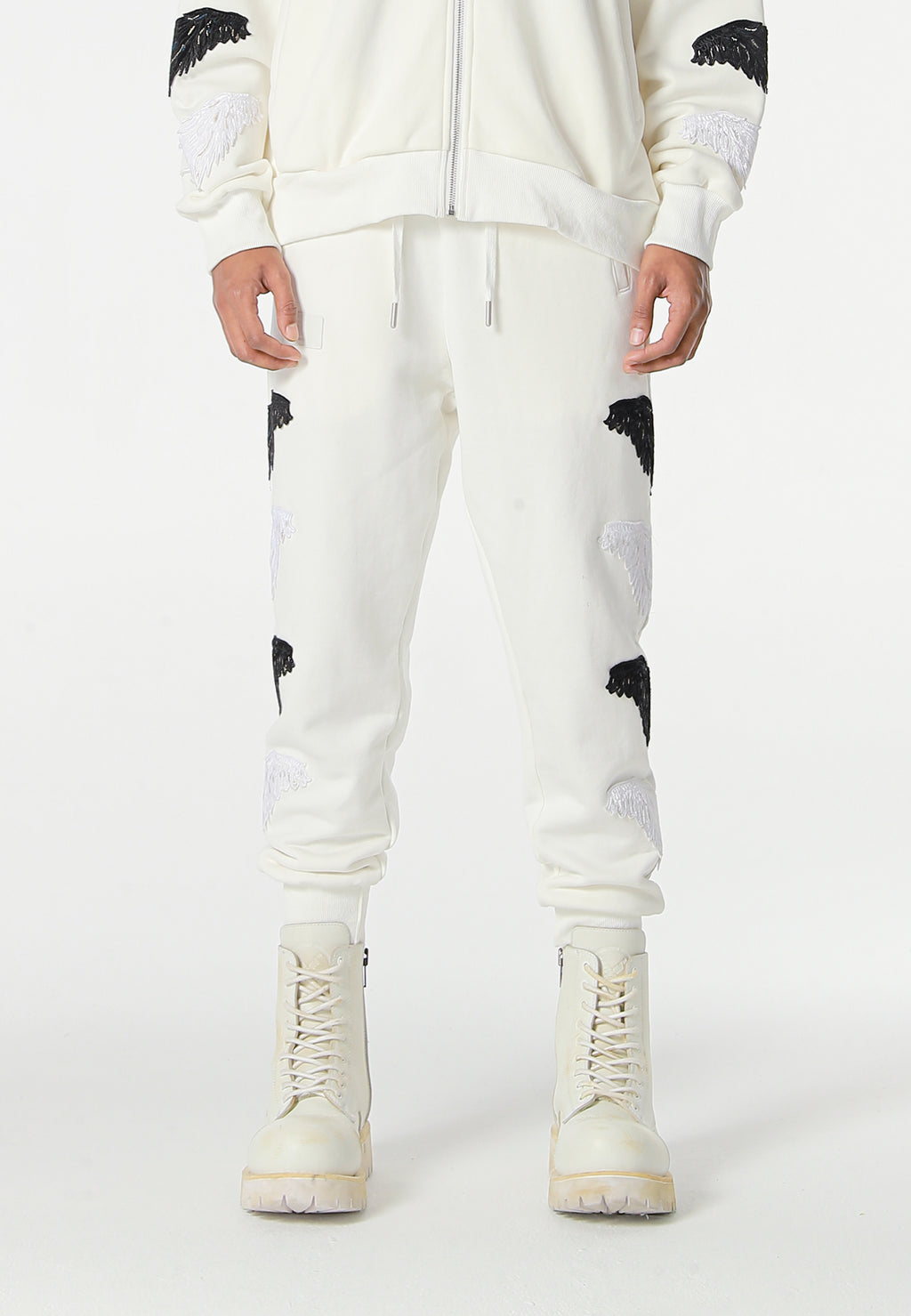Pantalón jogger Wings con parches Mini Wings en los laterales | MWM [PS_COLORS:BLACK,WHITE]