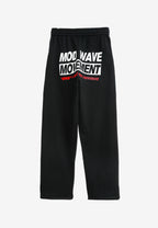 Pantalón TEDDY de corte recto y relajado con bordado Mod Wave Movement en la parte trasera | MWM [PS_COLORS:BLACK]