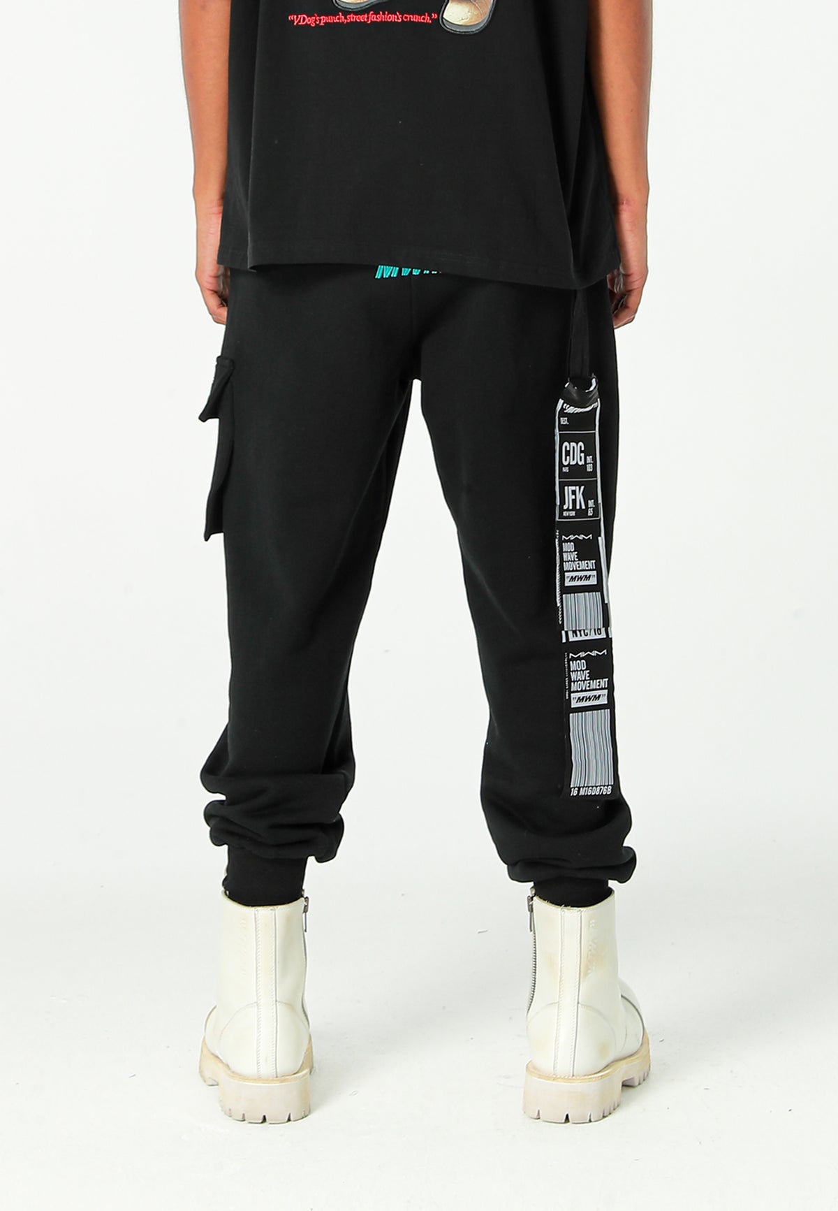 Pantalón jogger Vanguard Dogs con bolsillo cargo lateral y bordado trasero | MWM [PS_COLORS:BLACK]