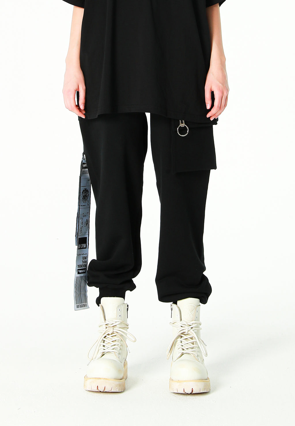 Pantalón jogger Vanguard Dogs con bolsillo cargo lateral y bordado trasero | MWM [PS_COLORS:BLACK]
