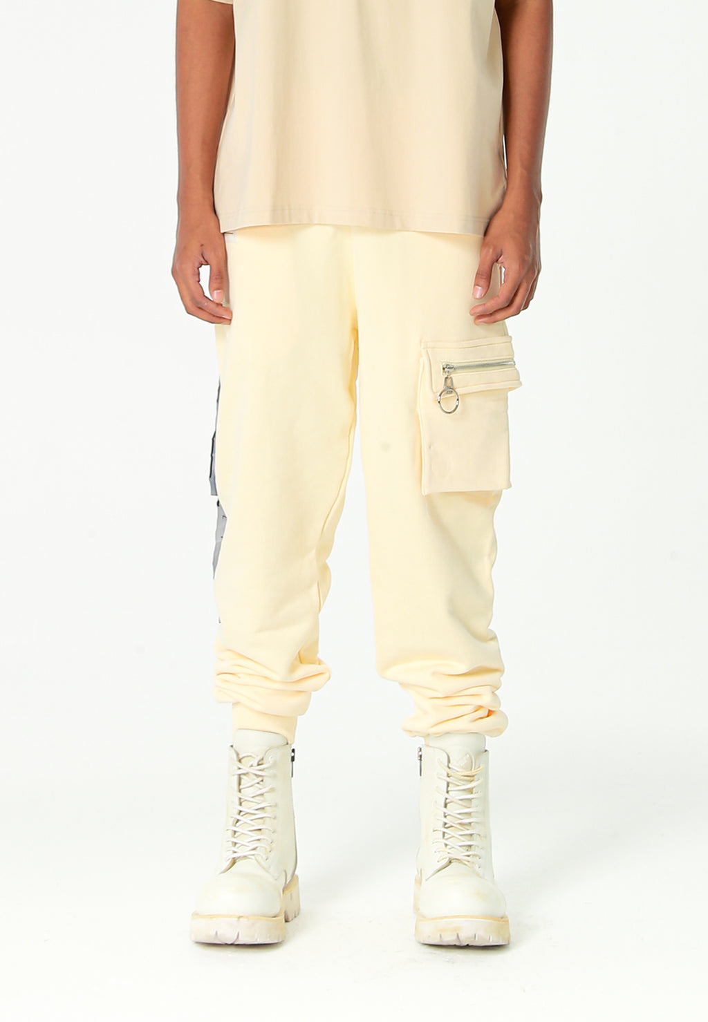 Pantalón jogger Vanguard Dogs con bolsillo cargo lateral y bordado trasero | MWM [PS_COLORS:ECRU]
