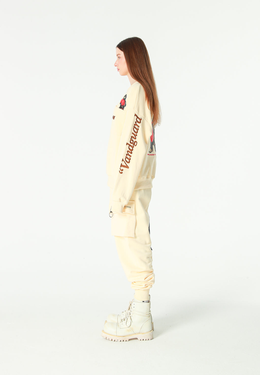 Pantalón jogger Vanguard Dogs con bolsillo cargo lateral y bordado trasero | MWM [PS_COLORS:ECRU]