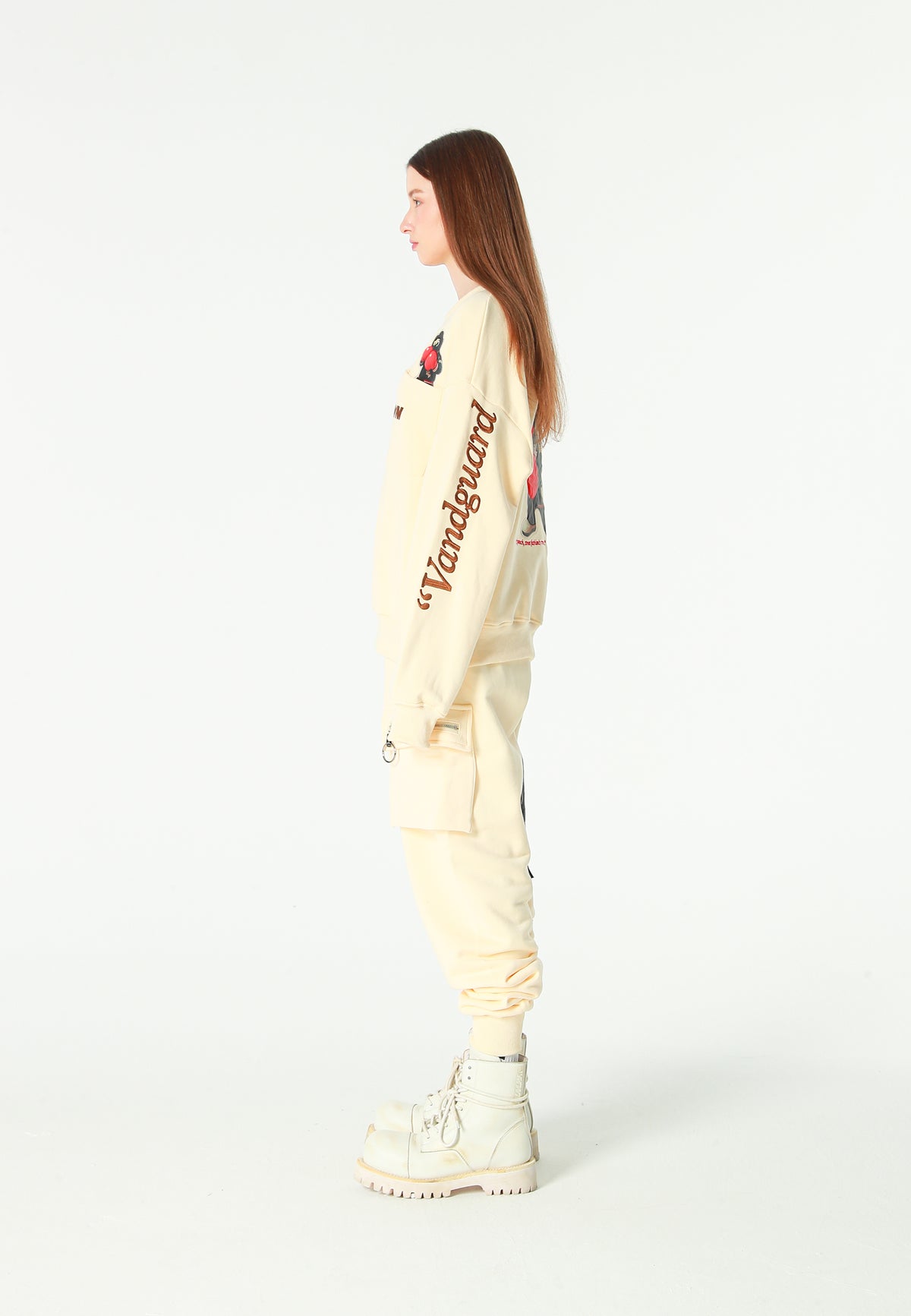 Pantalón jogger Vanguard Dogs con bolsillo cargo lateral y bordado trasero | MWM [PS_COLORS:ECRU]
