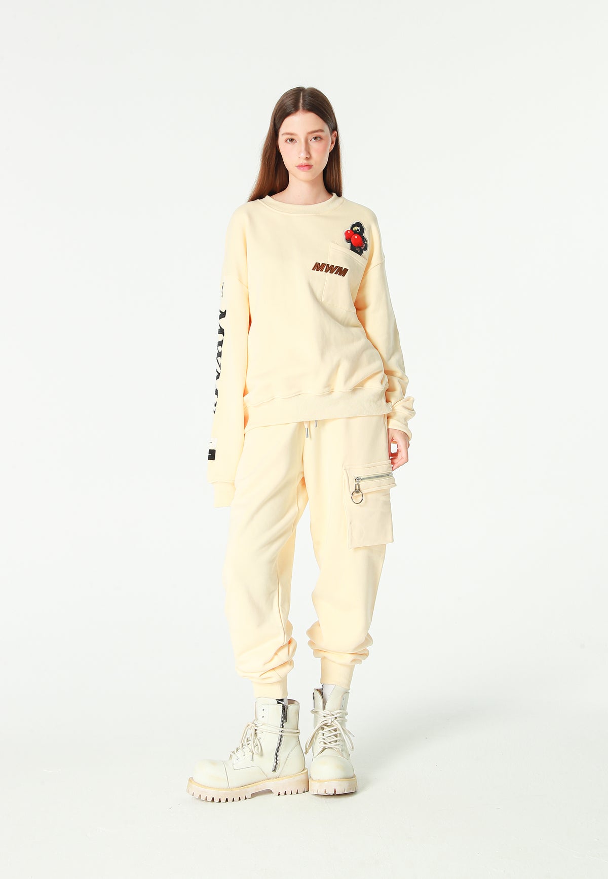 Pantalón jogger Vanguard Dogs con bolsillo cargo lateral y bordado trasero | MWM [PS_COLORS:ECRU]