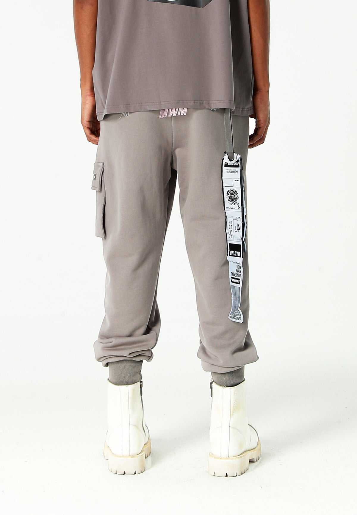 Pantalón jogger Vanguard Dogs con bolsillo cargo lateral y bordado trasero | MWM [PS_COLORS:GREY]