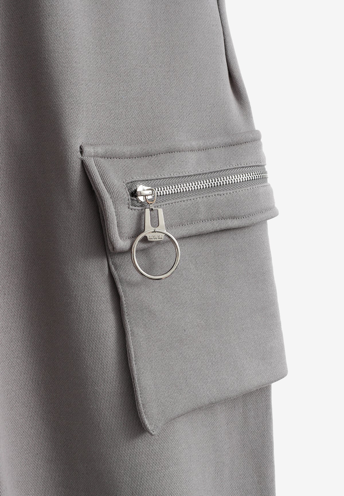 Pantalón jogger Vanguard Dogs con bolsillo cargo lateral y bordado trasero | MWM [PS_COLORS:GREY]