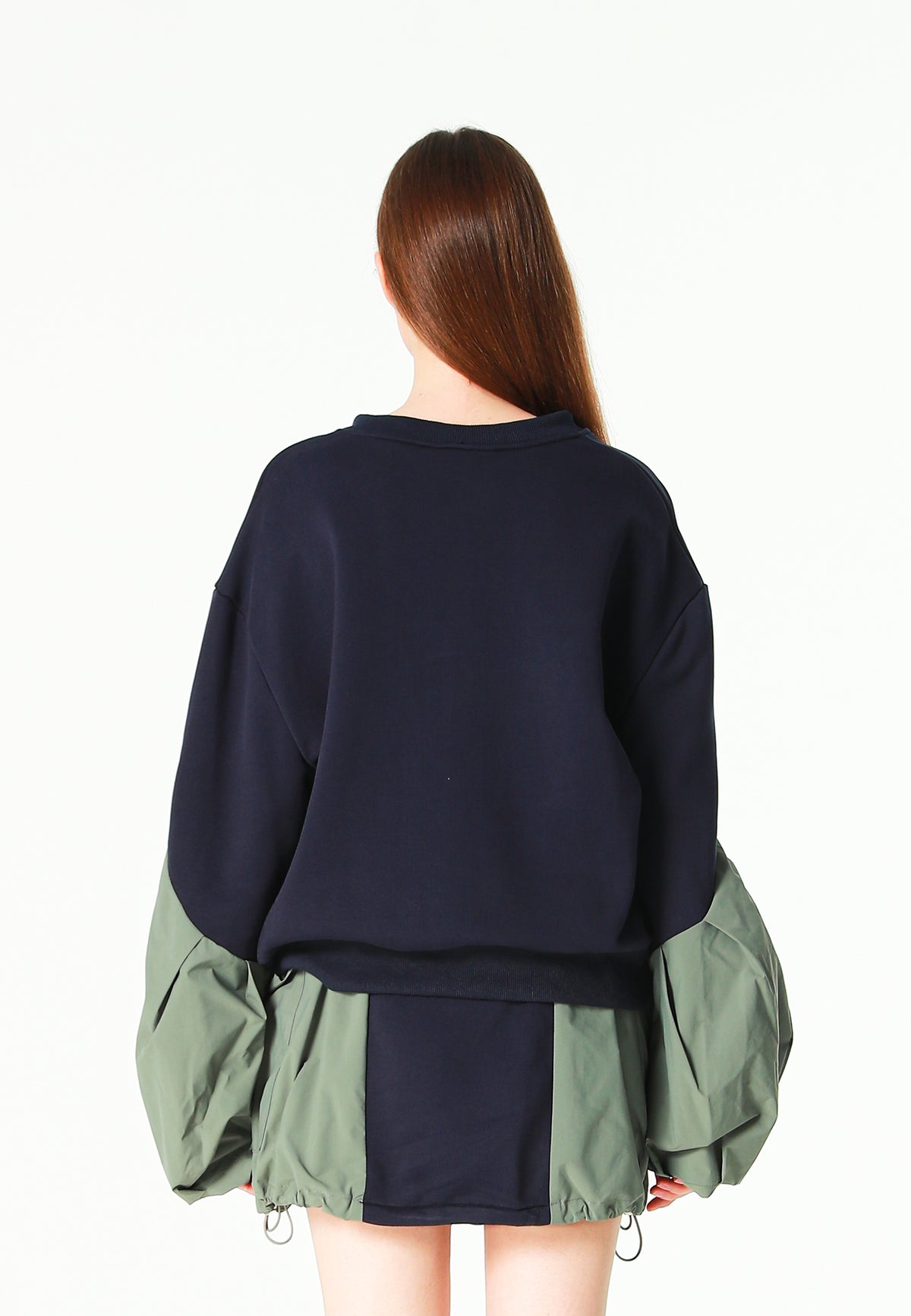 Sudadera corta y relajada con cuello en pico y mangas globo | MWM [PS_COLORS:NAVY]