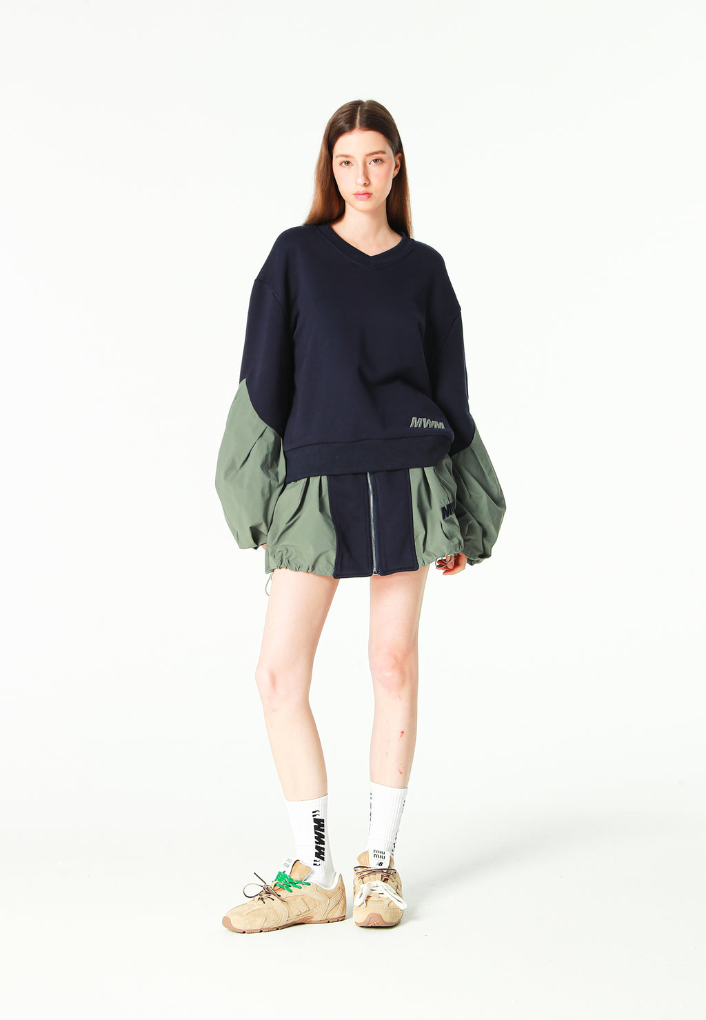 Sudadera corta y relajada con cuello en pico y mangas globo | MWM [PS_COLORS:NAVY]