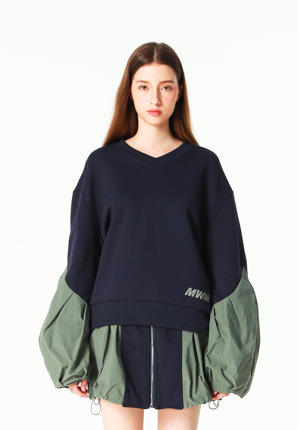 Sudadera corta y relajada con cuello en pico y mangas globo | MWM [PS_COLORS:NAVY]