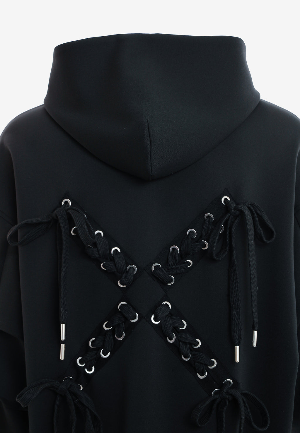 Sudadera corta con detalle triangular y X de cordones cruzados | MWM [PS_COLORS:BLACK]