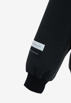 Sudadera corta con detalle triangular y X de cordones cruzados | MWM [PS_COLORS:BLACK]