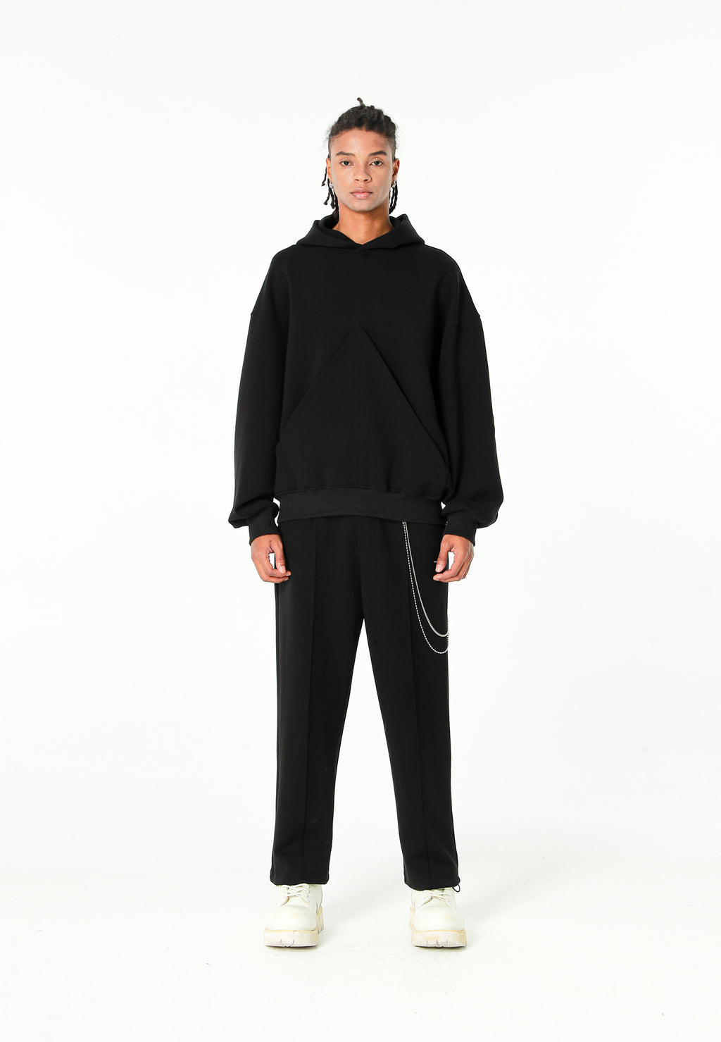 Sudadera corta con detalle triangular y X de cordones cruzados | MWM [PS_COLORS:BLACK]