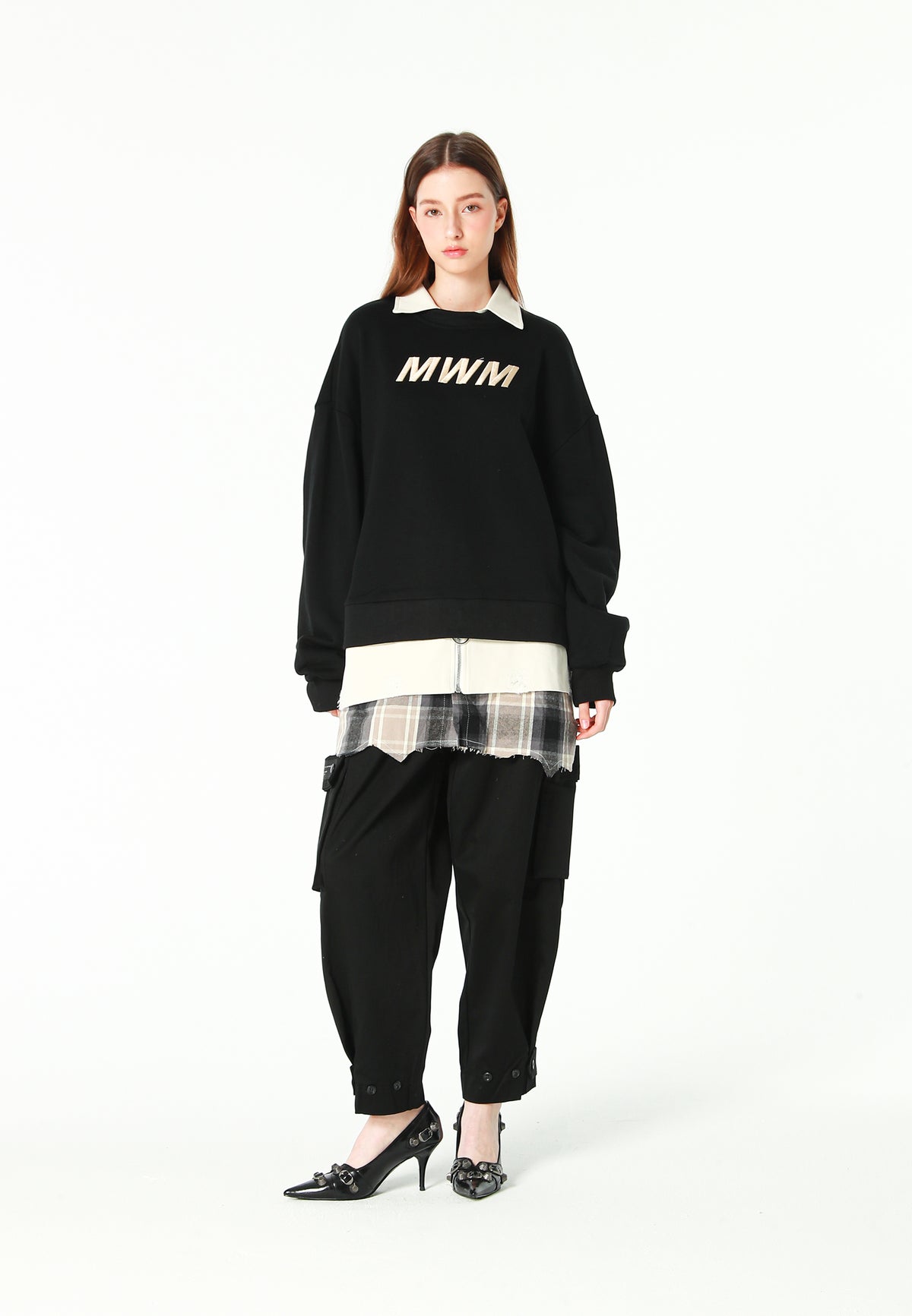 Sudadera multicapa con cuello de camisa extraíble y faldón de canvas y franela | MWM [PS_COLORS:BLACK]
